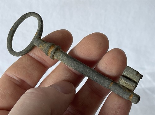 Large Vintage 9.5cm Approx Metal Iron Skeleton Key Ornament Escape Room #71-992 - Imagen 2 de 6