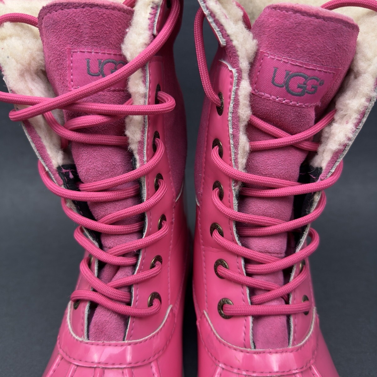 UGG ピンク耳あて OS/TU NWT UGG Australia Classic Logo Shearling Earmuffs / Pink