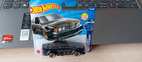 Hot Wheels 2025 - BMW 635 CSI tarjeta corta negra 1/64 aprox*nuevo* - Imagen 4 de 4