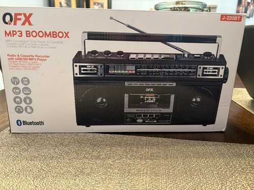QFX J-220BT Boombox MP3 Conversion from Radio to Cassette with 4-Band (AM, FM... - Picture 3 of 4