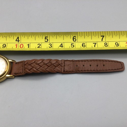 Reloj Guess Vintage Correa Cuero Trenzado Marrón Tono Dorado 24mm Batería Nueva - Imagen 13 de 15