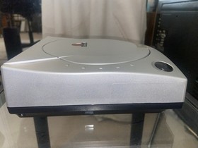 Sega Dreamcast Limited Edition Metallic Silver Console + 5 games + VMU + Rumble