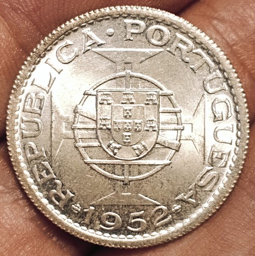 Moneda de 10 escudos de Angola Portuguesa 1952 (¡PLATA! UNC! ¡Excelente!) - Imagen 2 de 2