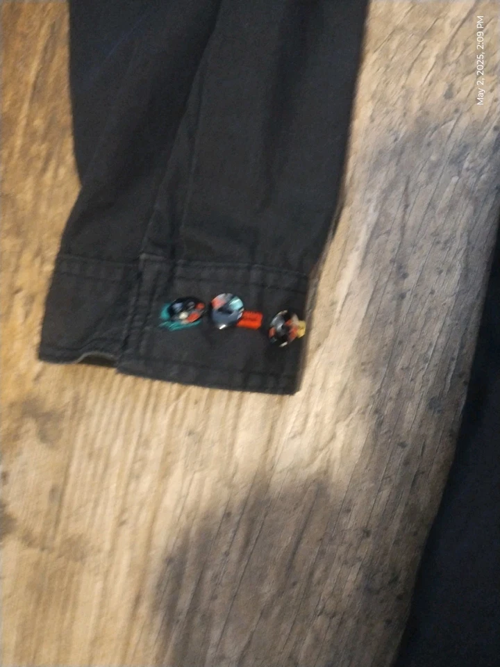 Camisa de colección 1990 tinta negra manga larga con botones. Botones de colores en filas de 3 Y2K Foto 4 de 4