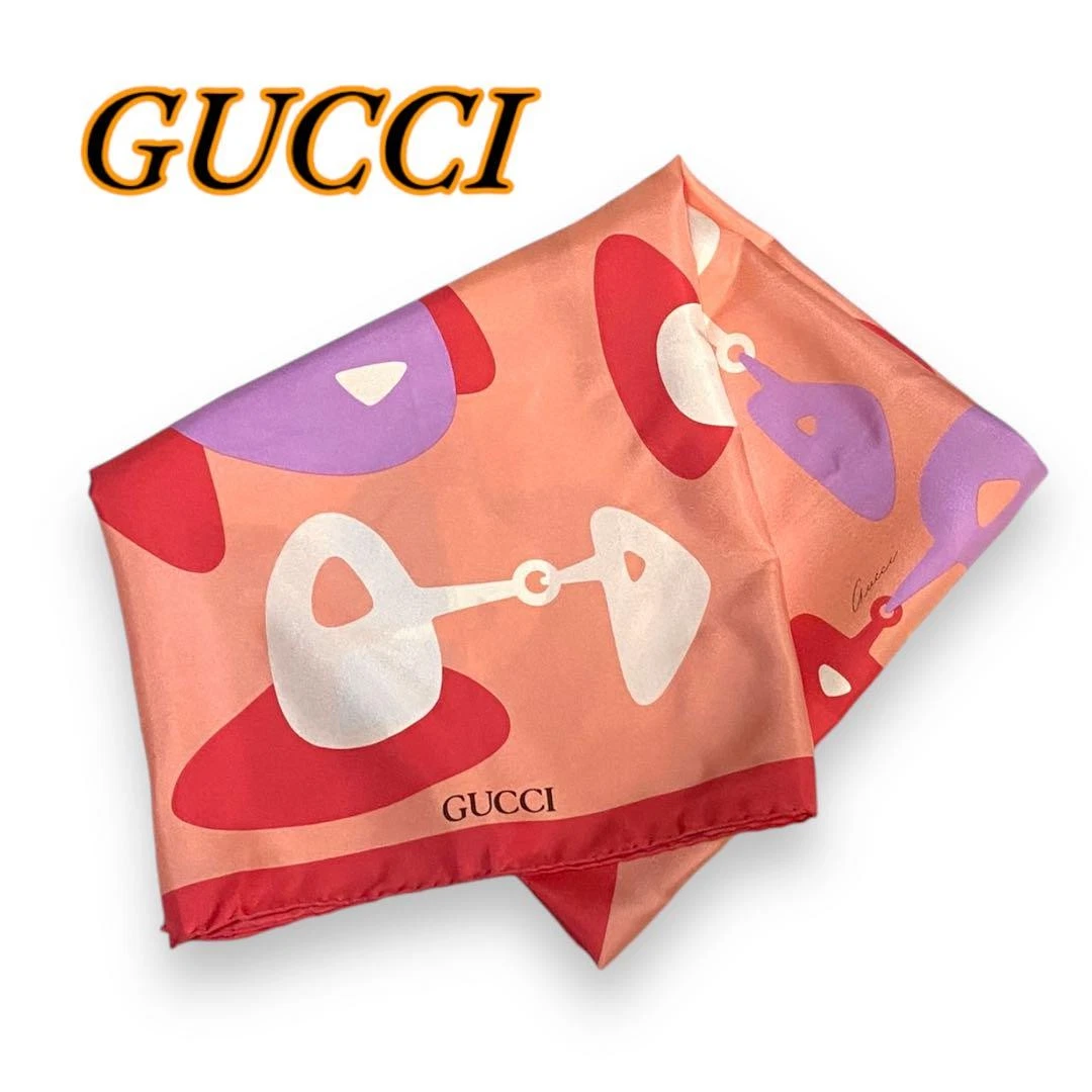 Foulard GUCCI étole en soie rose motif intégral rouge