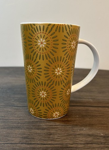 Maxwell Williams Flowerburst Latte Mug *Tiny Chip In Rim* - Picture 1 of 8