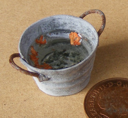 1:12 Scale Small Round Metal Tub Of Water Tumdee Dolls House Garden Accessory - Picture 3 of 3