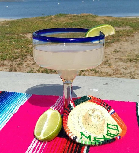 Mexican Hand Blown Glass – Set of 4 Hand Blown Margarita Glasses (16 oz) - Picture 6 of 8