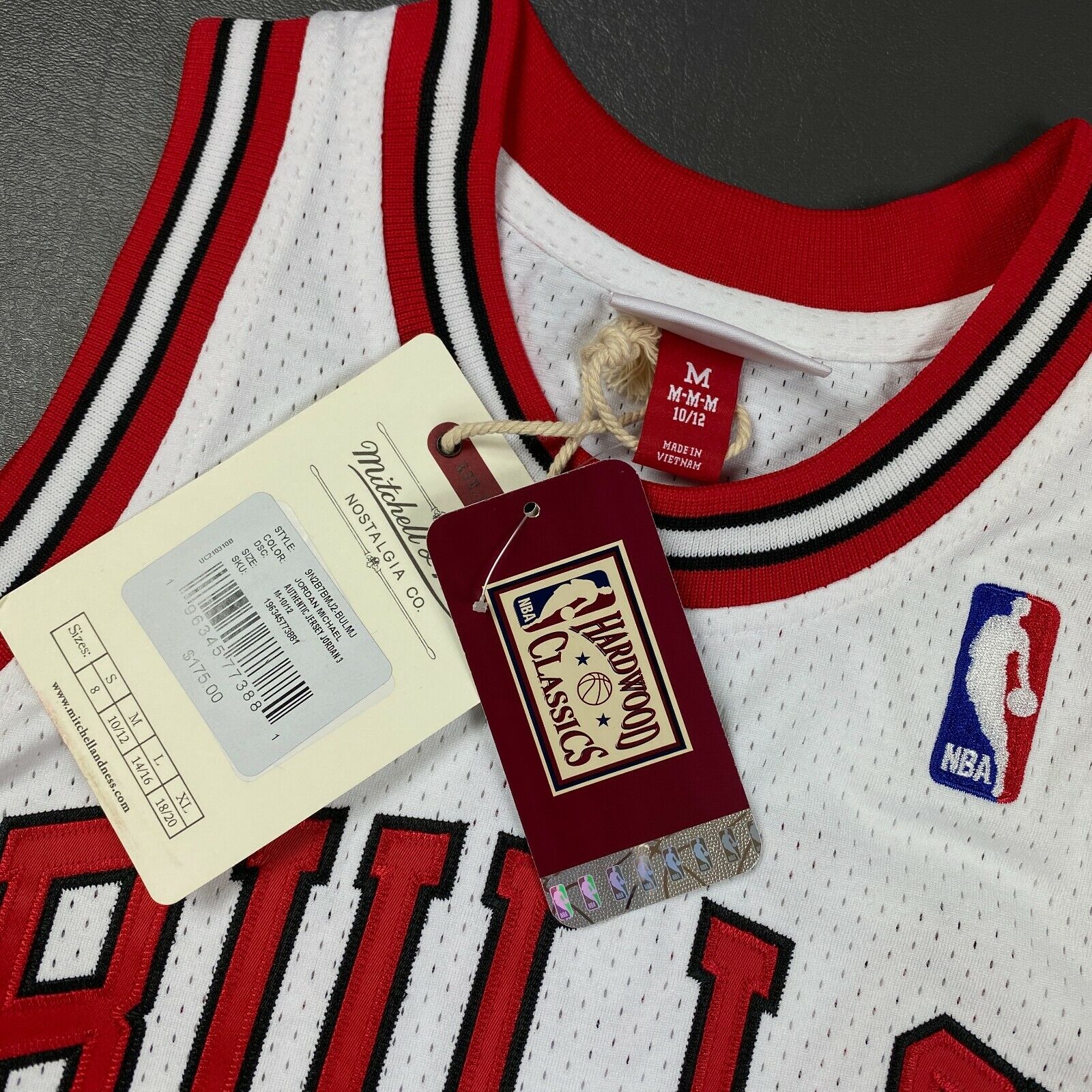 100% Authentic Michael Jordan Mitchell Ness 96 97 Bulls Jersey L 14/16 Youth Boy