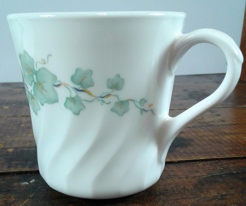 CORELLE CALLAWAY IVY GREEN & WHITE COFFEE CUP & SAUCER 8 PIECE SET CORNING WARE  - Picture 4 of 8