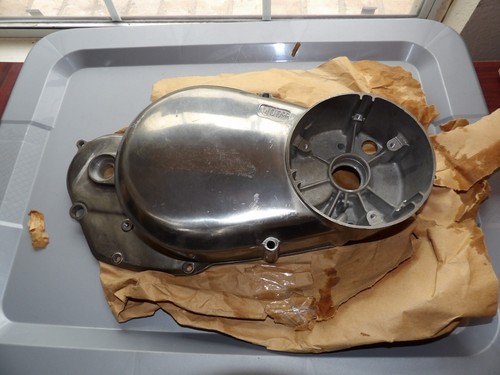 NOS Suzuki GT380 Sebring 1972-1977 Genuine RH Engine Crankcase Cover 11341-33601 - Picture 1 of 10