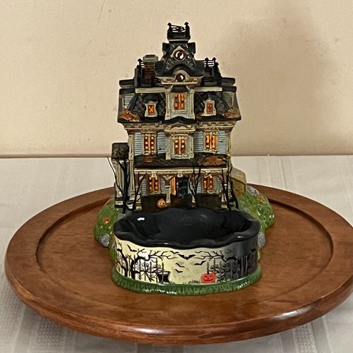 Department 56 Halloween Grimsley Manor Tricks Or Treats 56-59339 Lighted 2005 - Picture 3 of 12