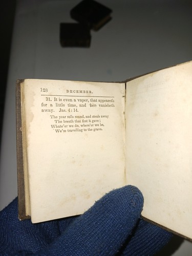 Antique Miniature Bibles - Picture 14 of 22