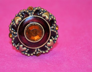 Brass-hearts-amp-baubles-wine-bottle-stopper