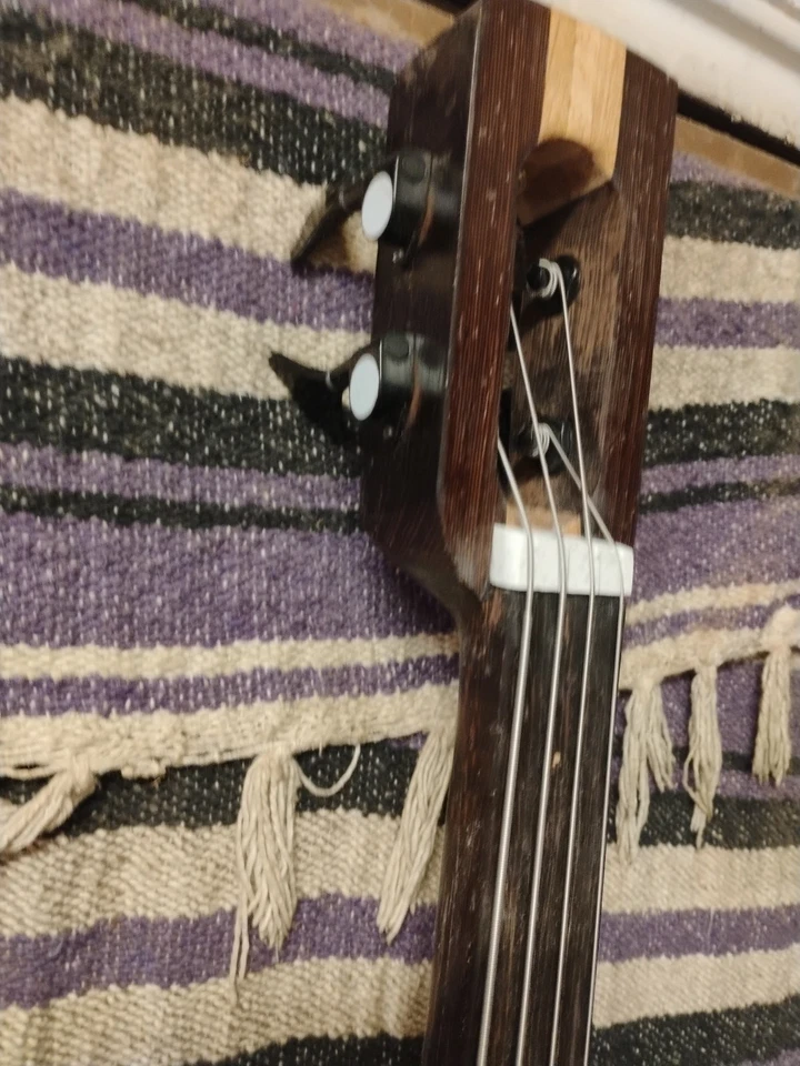 Baixo sem trastes destro 4 cordas lóbulo de bordo encaracolado wishbass escala 34" - Imagem 4 de 4