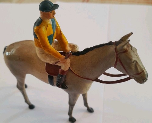 Vintage Britains Bleispielzeug Rennfarben berühmter Besitzer Jockey & Rennpferd (1)