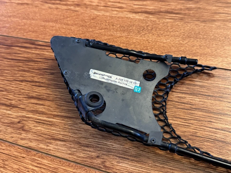 Parachoques inferior derecho rejilla de malla antiniebla OEM 2005-2007 Mercedes-Benz W203 C230 Foto 4 de 4