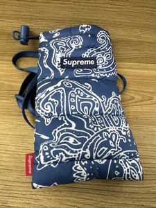 バッグ Supreme Puffer Neck Pouch Black Supreme Puffer Neck Pouch (FW22) - $30