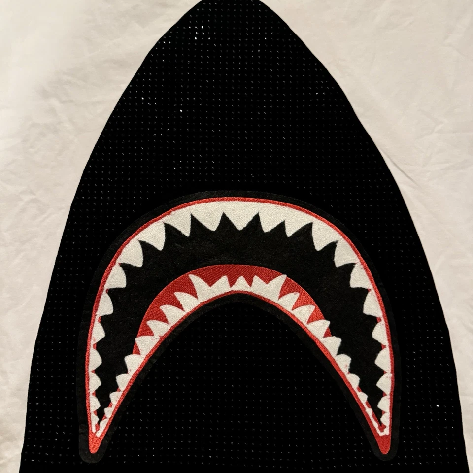 Camiseta Gráfica Hudson Outerwear “Boca de Tiburón” L Panel Negro + Adornos Nueva Sin Etiquetas Foto 2 de 4