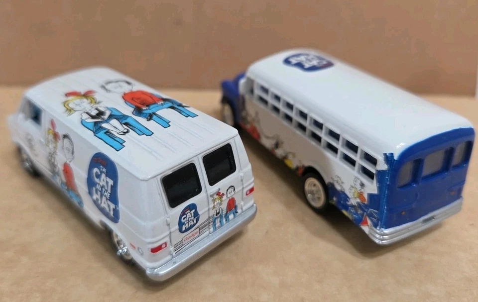 The Cat In The Hat 🛷🐈⬛ 1956 雪佛兰巴士和道奇 D-150 Van Johnny Lightning 著  — 第 4/4 张图片