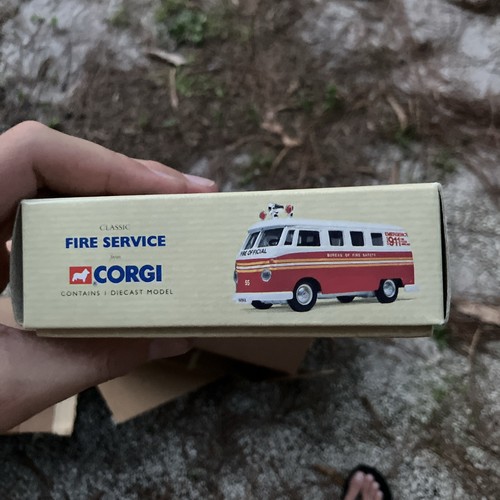 CORGI CLASSICS Volkswagen Van FIRE MARSHALL #98475 LIMITED. EDITION 09389/11,500 - Picture 5 of 8