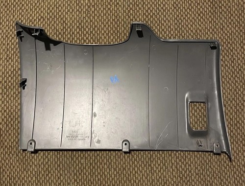 2001-2005 Chevy Tracker Knee Bolster Lower Dash Kick Panel Gray 73821-65D20 OEM - Picture 2 of 2
