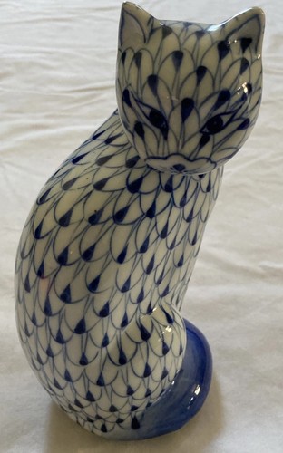 Vintage Andrea von Sadek handbemalte Katzenfigur Netz blau-weiß Keramik