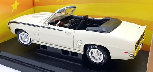 Ertl 1/18 Scale Diecast 32467 - 1969 Chevrolet Camaro SS Convertible White - Picture 2 of 5