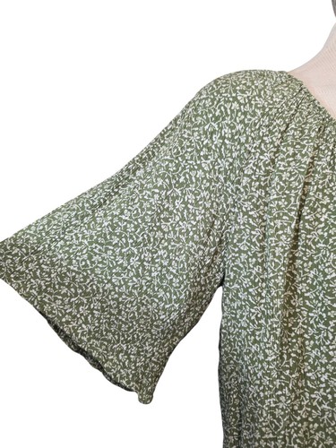 Faherty Top Womans Small Green Amira Ditsy Floral V Neck Short Sleeve Crepe - Picture 4 of 6