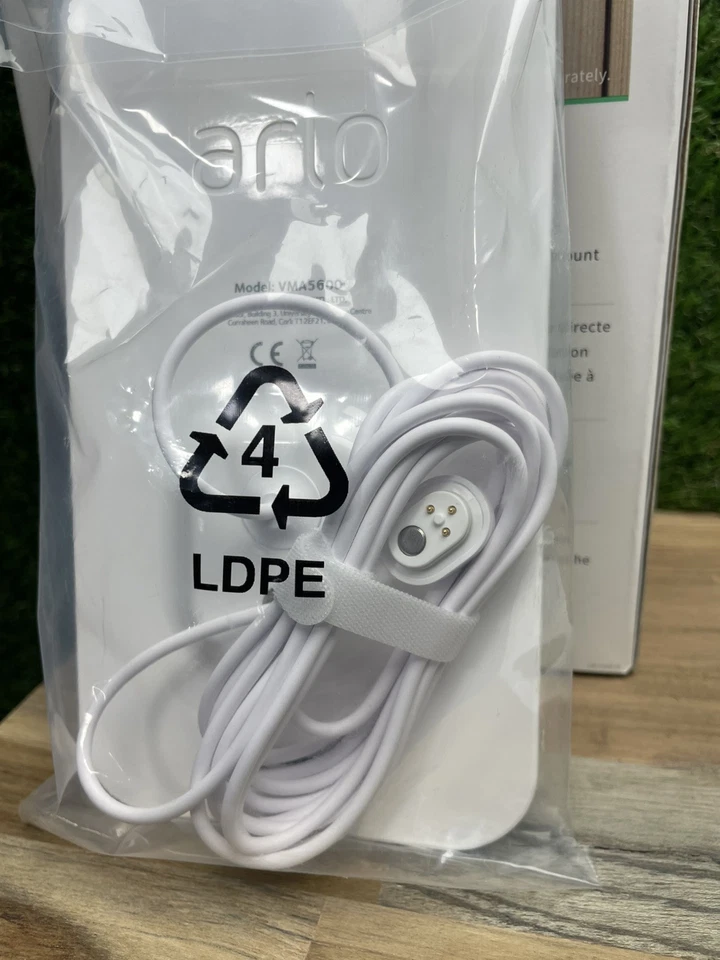 NEUF - Accessoire Arlo Ultra & Pro 3 - Panneau Solaire waterproof VMA5600-10000S - Photo 3/4