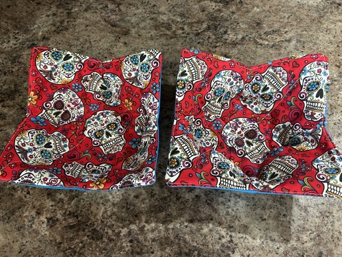 New Handmade Quilted Bowl Cozies Holder Set 2 Sugar Skulls Reversible Kitchen - Picture 1 of 8