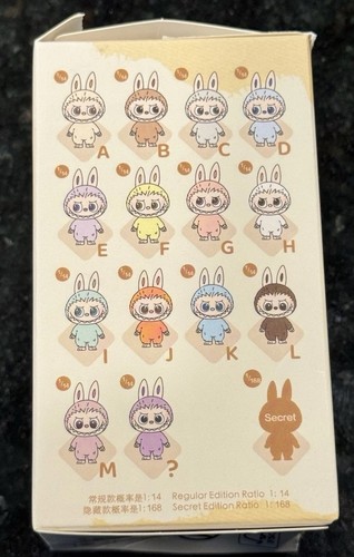 Llavero Labubu Pin For Love “B”, ¡Nuevo! - Imagen 8 de 10