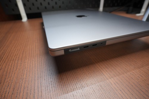 MacBook Pro 16", 2021, Apple M1 Pro, 16GB, SSD 512GB Grey (Seller Refurbished) - Zdjęcie 5 z 10