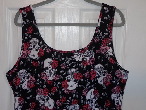 Abito pattinatore subacqueo nero Torrid taglia 2 (2X 18/20) con motivo teschio floreale rosa - Foto 4 di 11