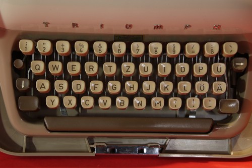 Vintage Triumph Gabriele Typewriter from 1962 in very good condition Nr. 3008420 - Bild 6 von 13