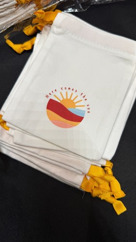 3x5 cotton "Here comes the sun" drawstring pouch /party favor /250 pcs - Picture 3 of 4