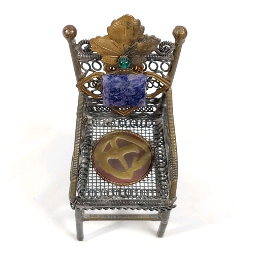 Silla de metal decorada en miniatura de 3,5" de alto decoración vintage JO MARZ DESIGN - Imagen 3 de 10