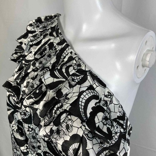 NUEVO CON ETIQUETAS Camisa Arden B Para Mujer Talla L Marfil Negra Paisley Encaje Estampado Volantes Un Hombro - Imagen 9 de 10