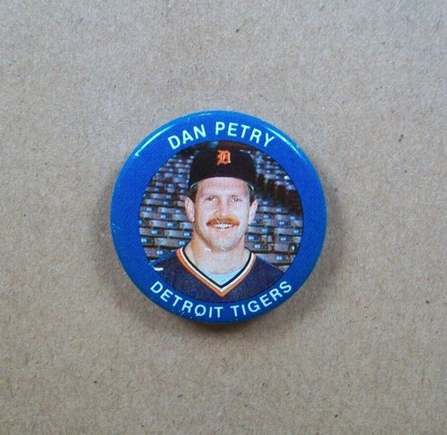 1984 Fun Foods ~ MLB Button Pin ~ You Pick Your Own ~ *Shipping Discounts - Picture 50 of 115