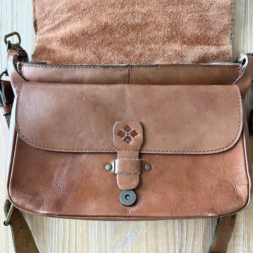 Bolso Bandolera Mensajero Patricia Nash Rosa Cuero Marrón Tachonado Sillín Foto 4 de 4