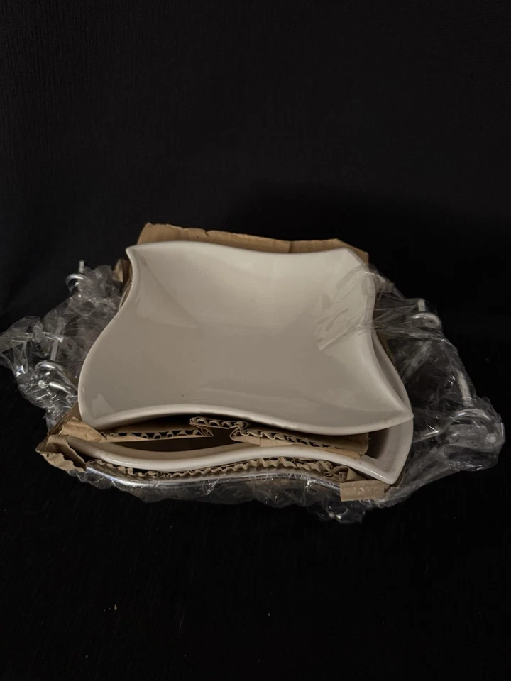 SIENNA by GODINGER White Ceramic Covered Chafing/Casserole Dish & Metal Stand - Image 4 of 4