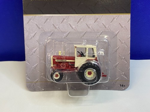 SPECCAST 1/64 SCALE VINTAGE IRON INTERNATIONAL 1206 WHEATLAND W/ CAB & 2WD - Picture 2 of 8