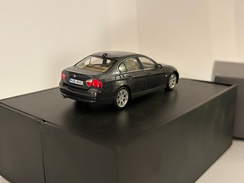MINICHAMPS - BMW SERIE 3 E90 2005 GRIS 1:43 - Foto 6 di 12