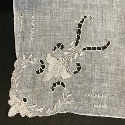 Cutwork Embroidered Bridal Wedding Handkerchief Cottage Core Granny Vintage - Picture 3 of 3