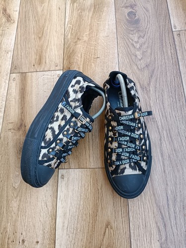 CHRISTIAN DIOR WALKING DIOR détaillant TAILLE 37 EU, 6,5 US, 4,5 UK