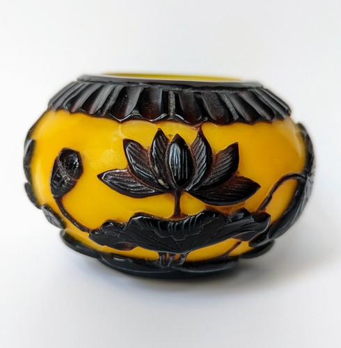 Vintage Asian Chinese Peking Glass Jar Carved Overlay Cameo Chicken Fat Yellow - Picture 1 of 9