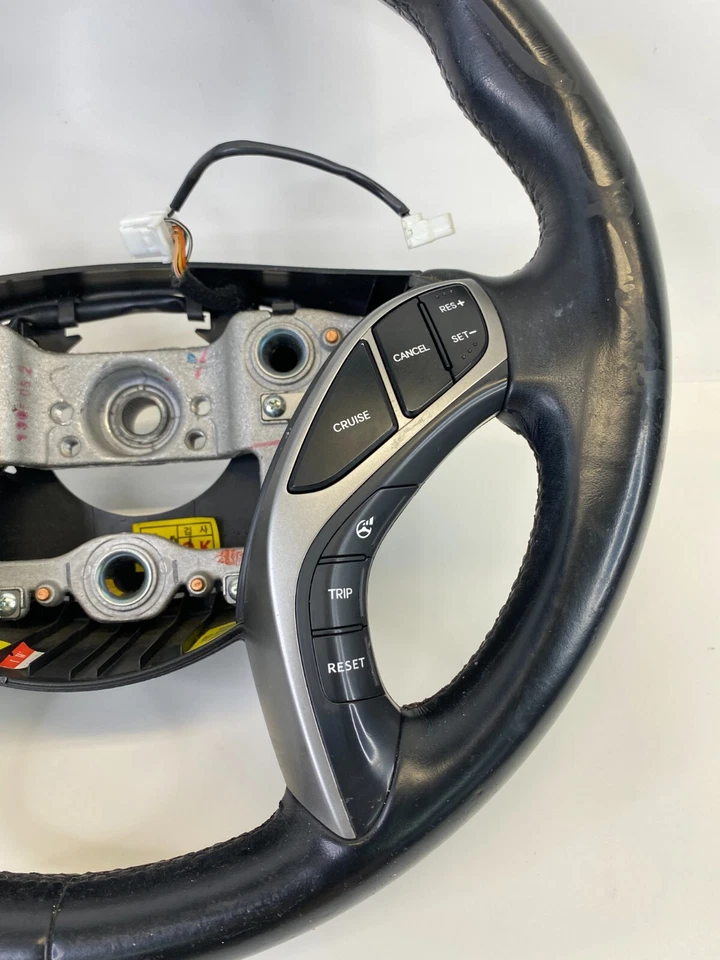 Volante Hyundai Elantra GT 2013-2017 con conjunto de interruptores de control OEM Foto 4 de 4