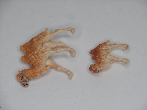 Britains Plastic Camel Set Lot of 2 Baby Camel Zoo Animals Made in England 1972 - Picture 5 of 6