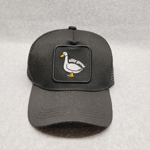 Sombrero de camionero Silly Goose malla negra gorra ajustable parche bordado