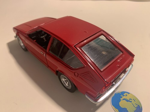 Bburago Alfa Romeo Alfetta GT, automodello scala 1:24 - 1:25, vintage (1185) - Foto 3 di 7